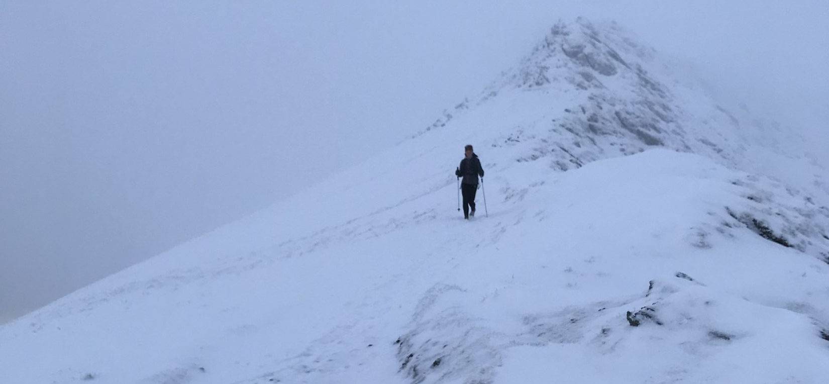 Runner descending Elidir Fawr in the snow