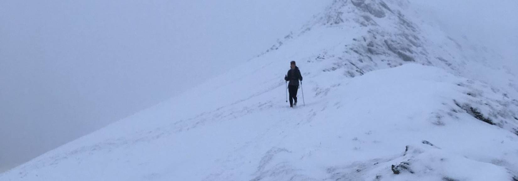 Runner descending Elidir Fawr in the snow